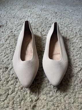 Old Navy Pointed Toe Knit Flats in Light Beige